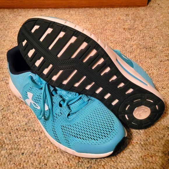 Under Armour shoes - Picture 3 of 3